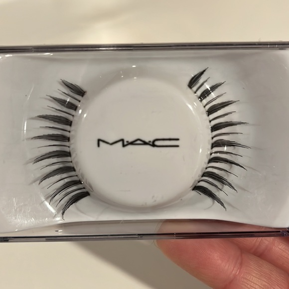 MAC Lashes - Picture 2 of 5